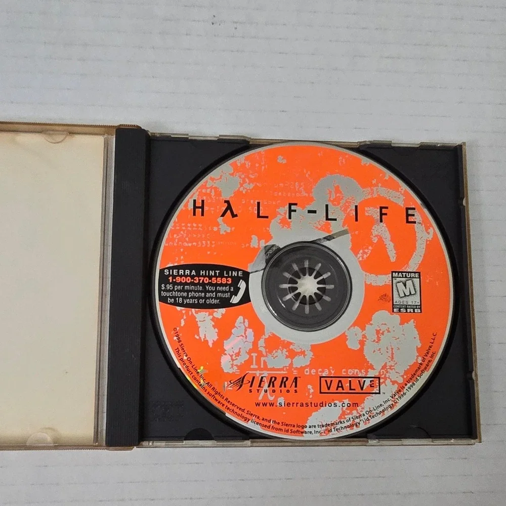 Vintage 1998 Half Life PC CD ROM Game Valve Sierra Studios Complete with Manual